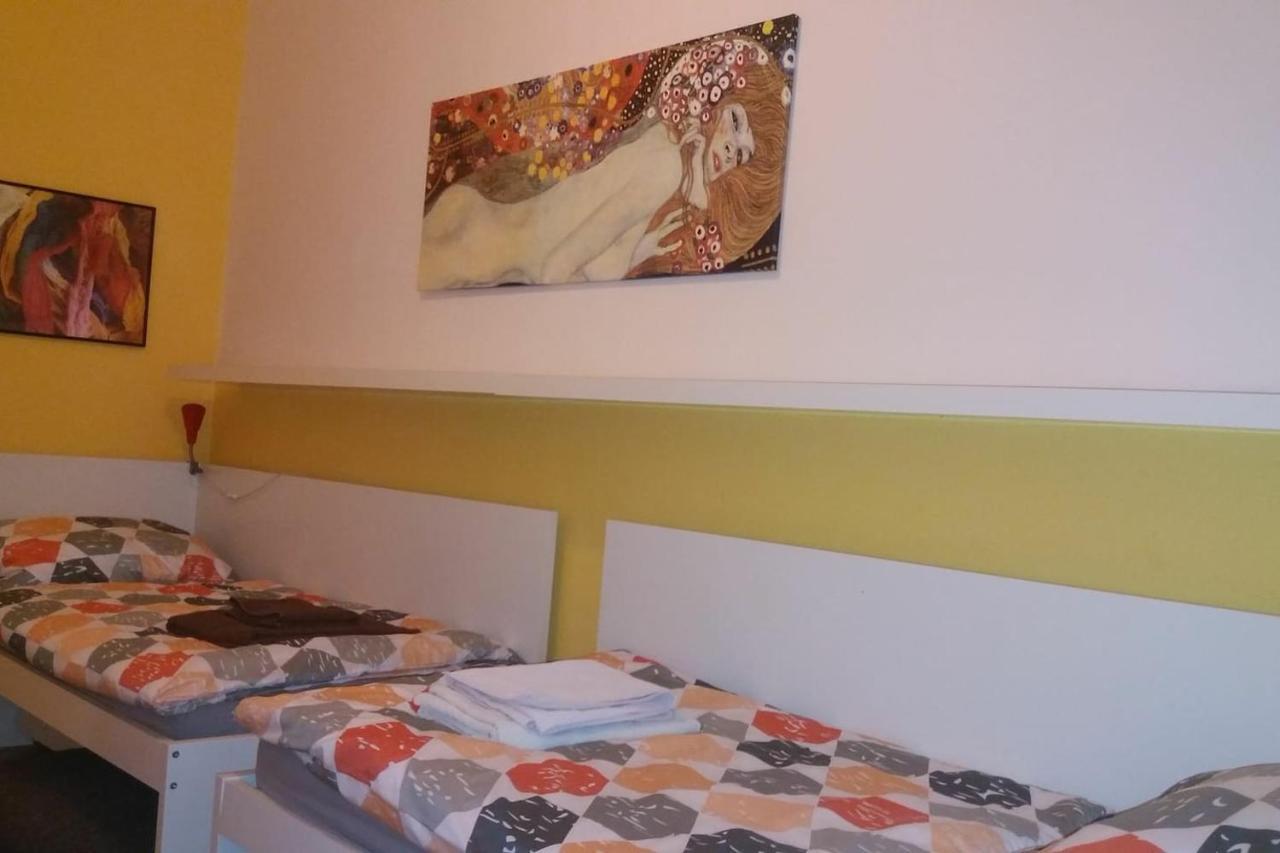 Geraeumige Zentrumsnahe Altbauwohnung 维也纳 外观 照片