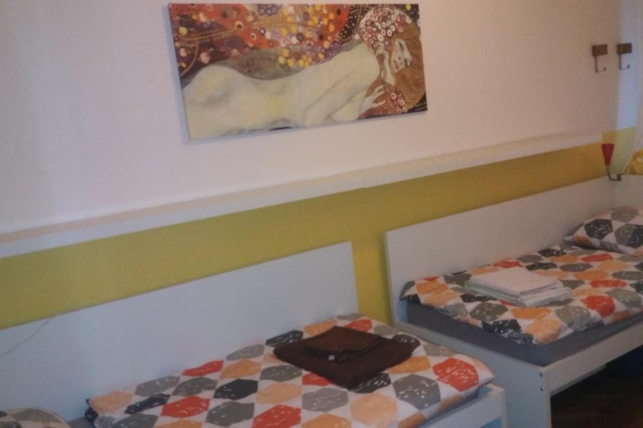 Geraeumige Zentrumsnahe Altbauwohnung 维也纳 外观 照片
