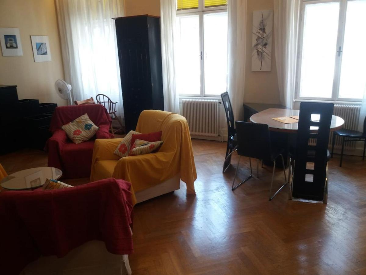 Geraeumige Zentrumsnahe Altbauwohnung 维也纳 外观 照片